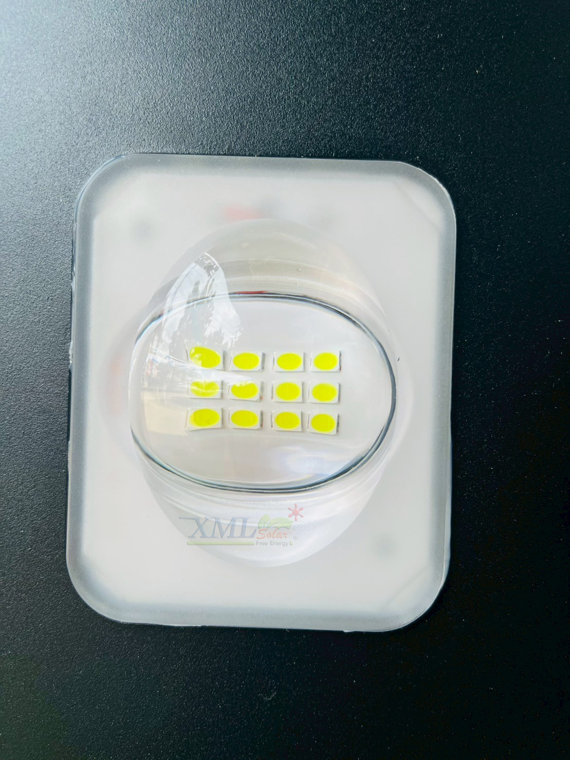 โคมไฟโซล่าเซลล์ UFO รุ่น LSXML-224S (แสง : ขาว)