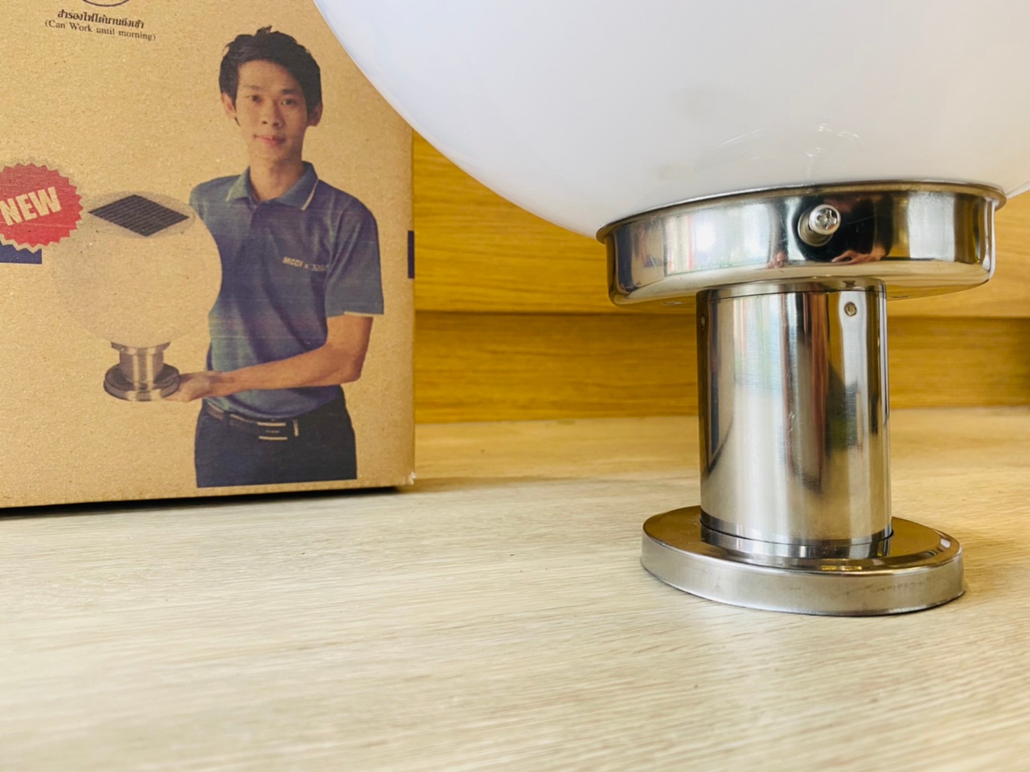 โคมไฟหัวเสาโซล่าเซลล์ ทรงกลมฐานสเเตนเลส (30 ซม.) + Remote (เปิดได้ 3 แสง)+AC