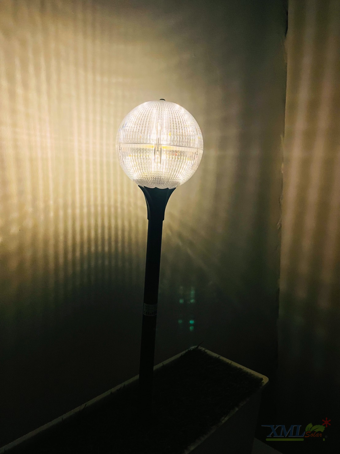 ไฟปักสนามสนามโซล่าเซลล์ ทรงกลมใส 15 lm ( แสง : เหลืองวอมไวท์)