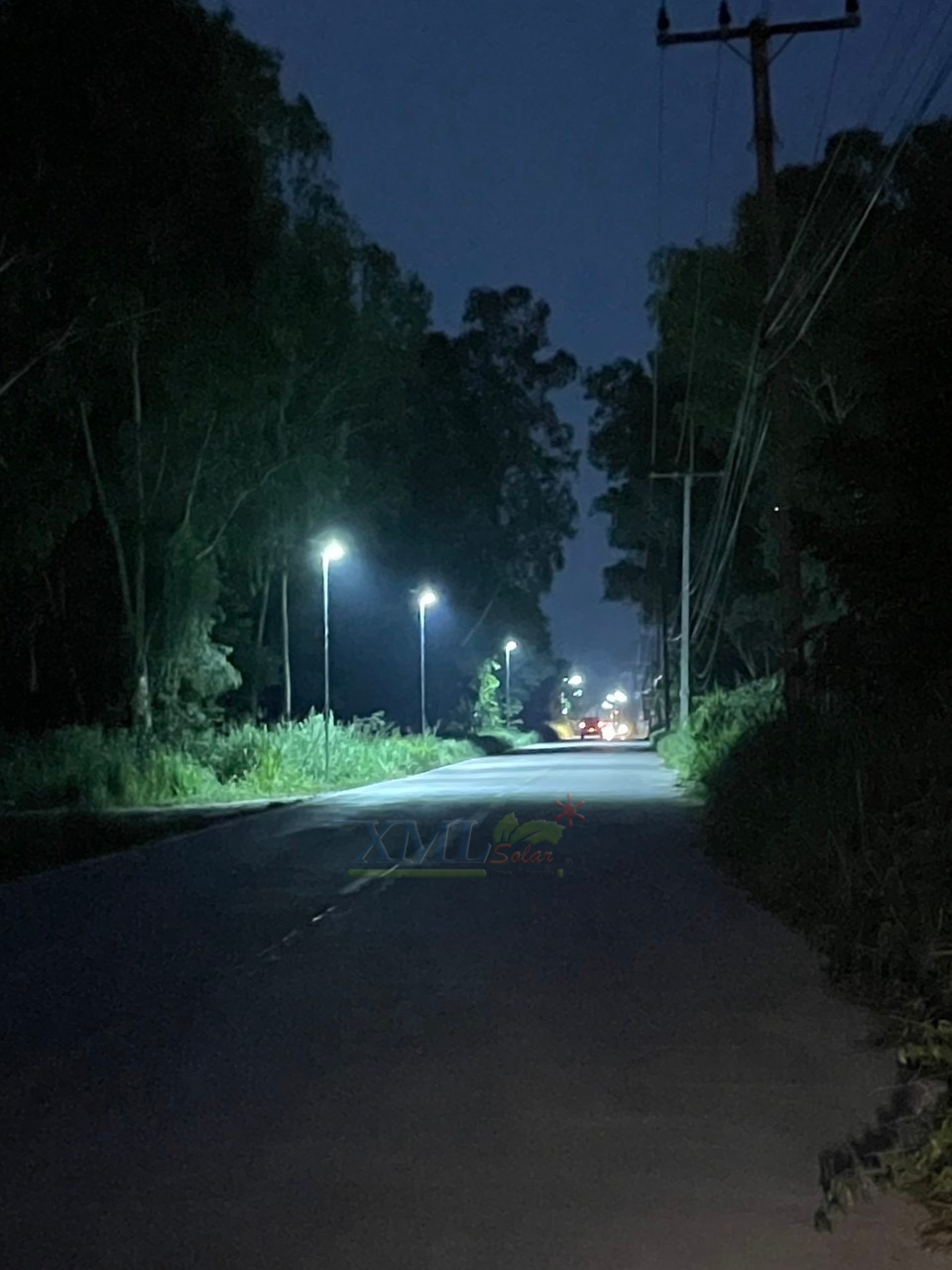 โคมไฟถนนโซล่าเซลล์อัจฉริยะ (รุ่น 9,000Lumens + แผง 100 W) (แสง : ขาว)