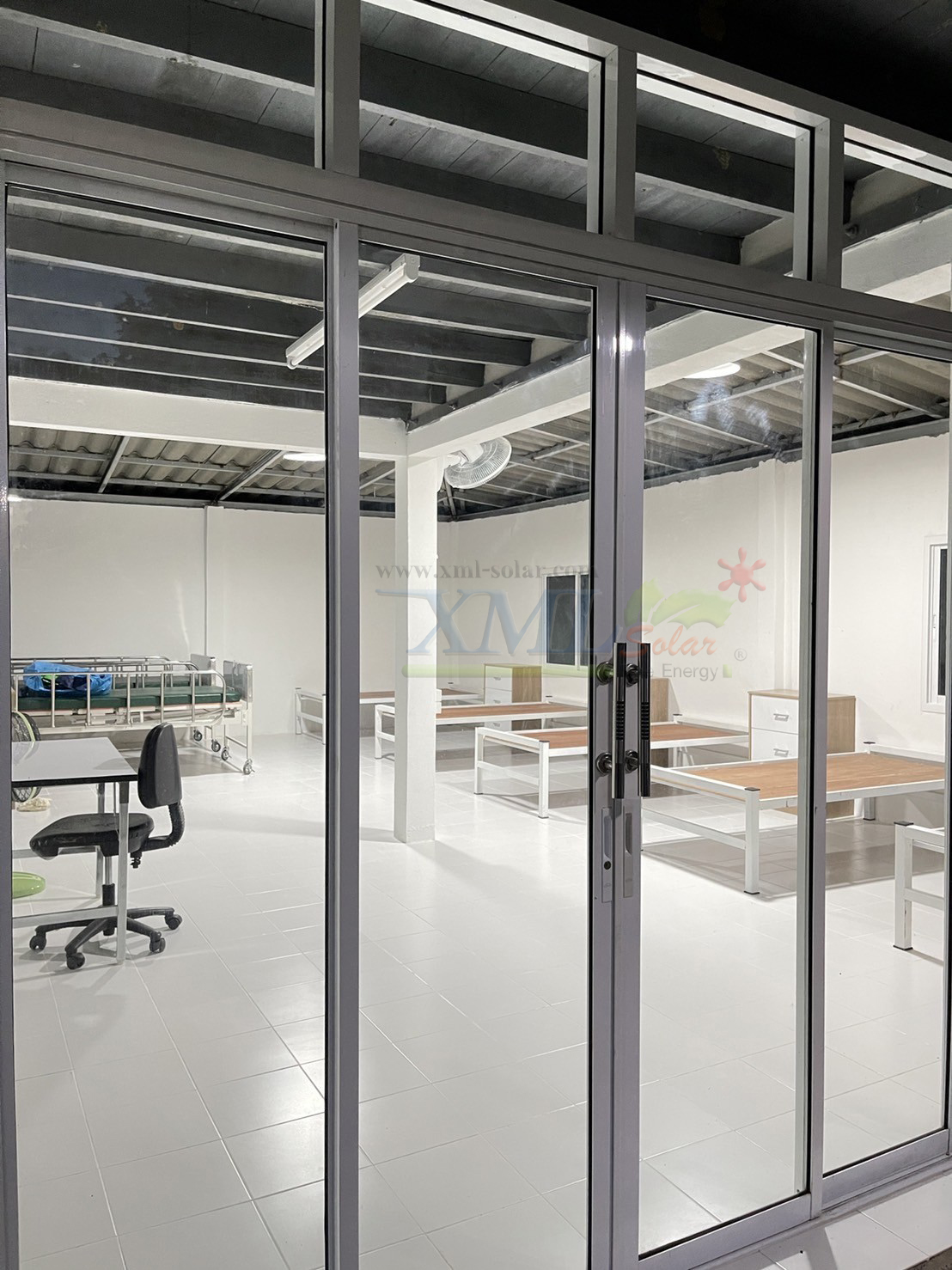 โคมไฟโซล่าเซลล์ ทรง Highbay รุ่นใหญ่ 300W. แบรนด์ Modi * XML-Solar (แสง : ขาว)