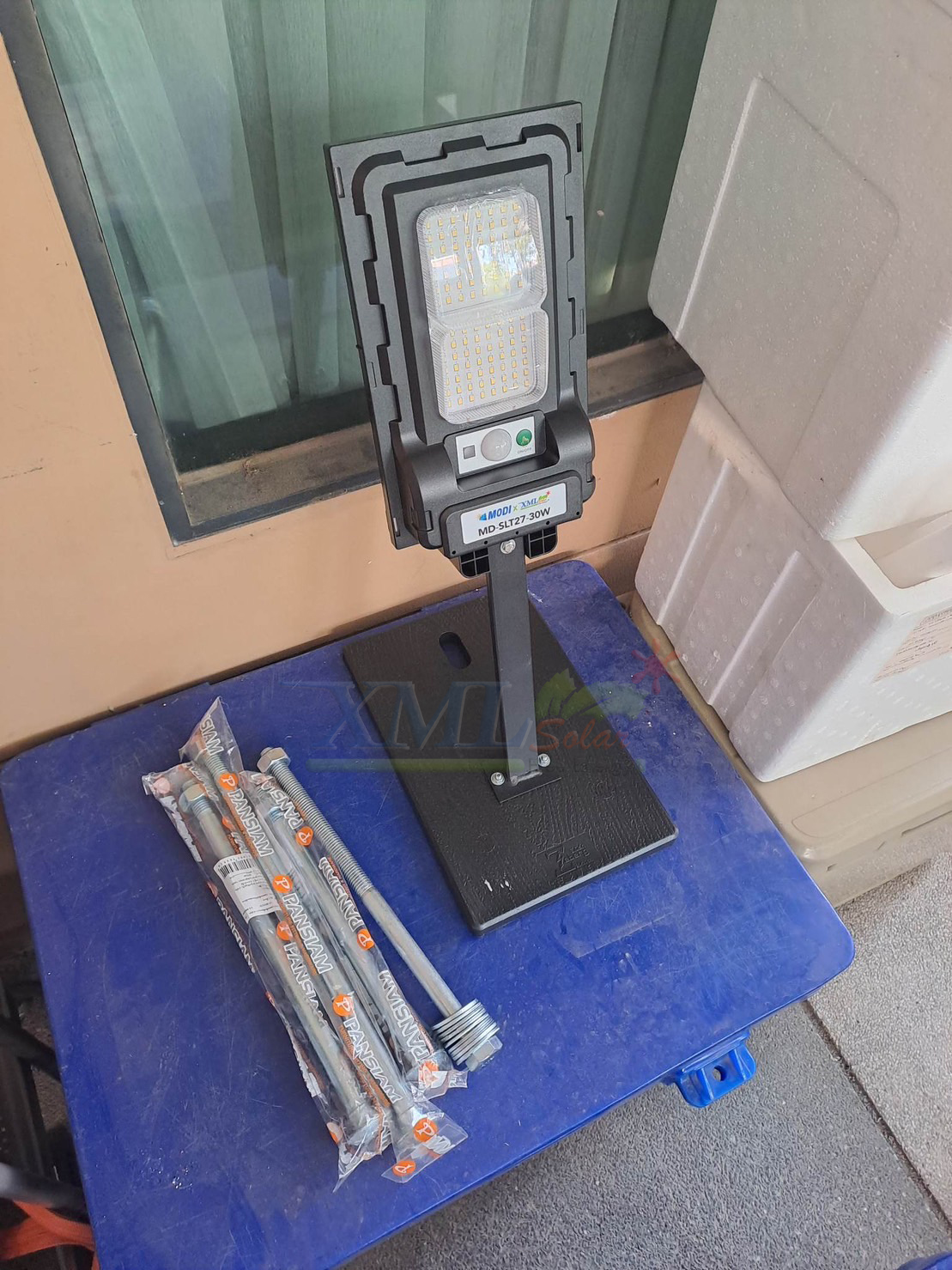 ไฟถนนโซล่าเซลล์ Series F รุ่น MD-SLT27-50-F (แสง : ขาว)(ขาเหล็ก)(ระบบสว่างค้าง) ของแท้ แบรนด์ MODI XMLSOLAR