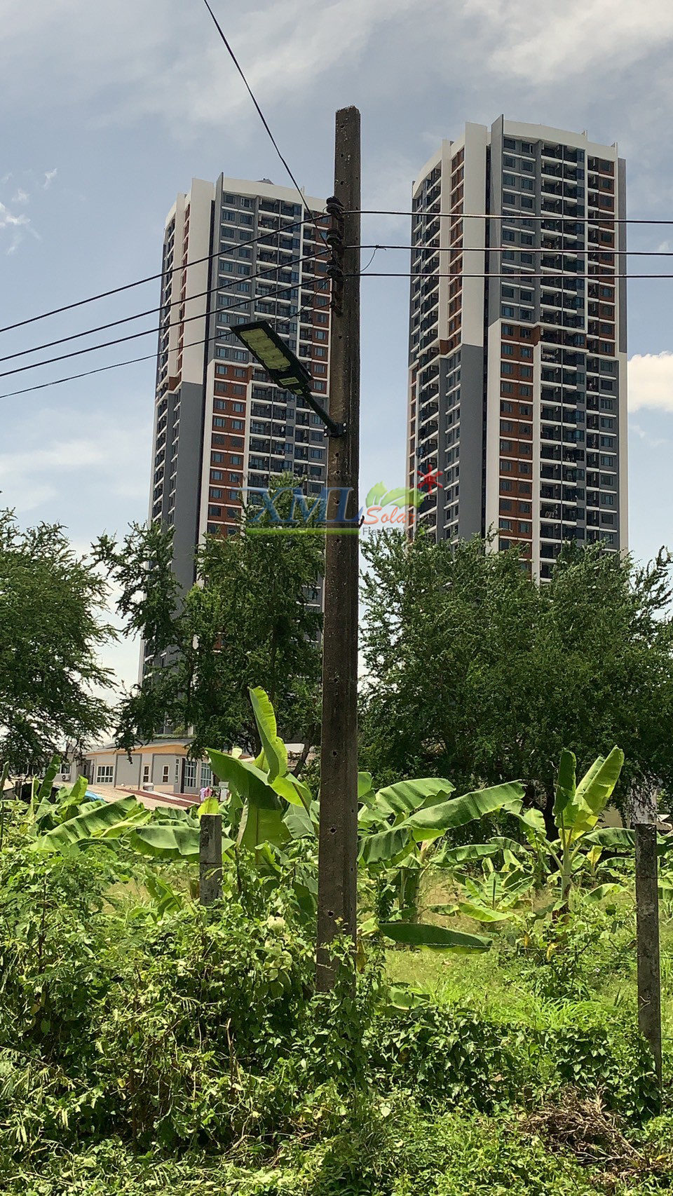 โคมไฟถนนโซล่าเซลล์ Modi x XML-Solar 200W (แสง : ขาว)(Motion sensor)