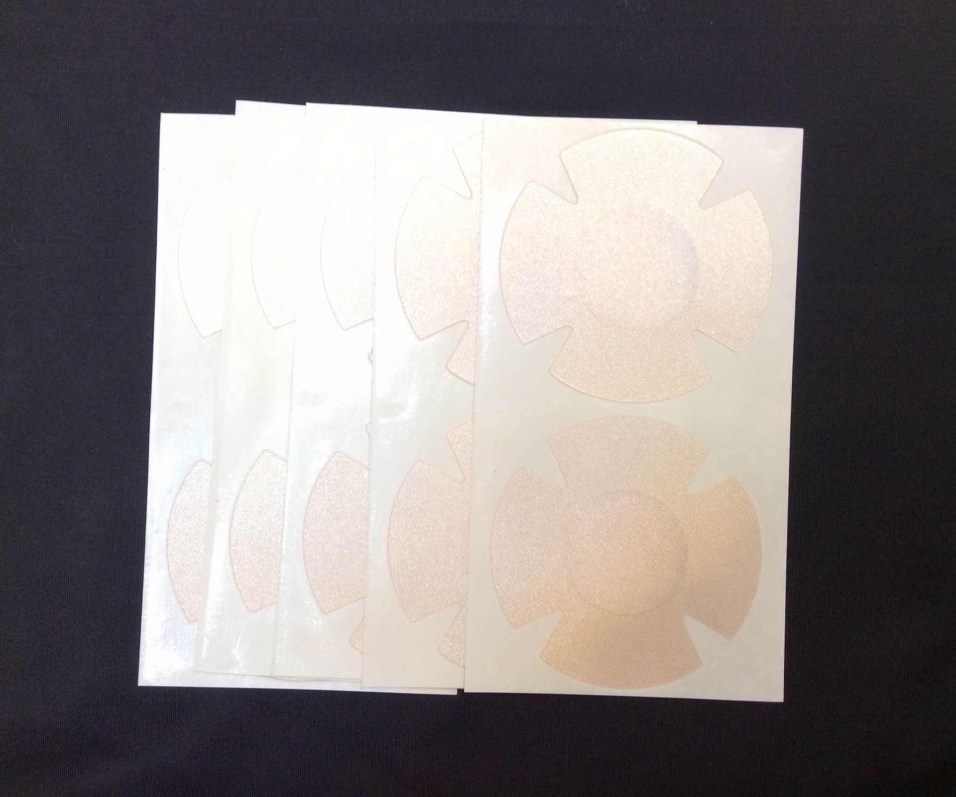 สติ๊กกเกอร์แปะจุกนม แบบวงกลม สีเนื้อ 1 แพค มี 5 คู่ ราคาแพคละ 100 บาท