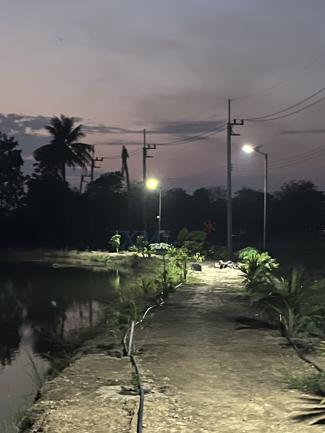 โคมไฟถนนโซล่าเซลล์ 400W รุ่น MD-SLT30-400W (แสง : ขาว)