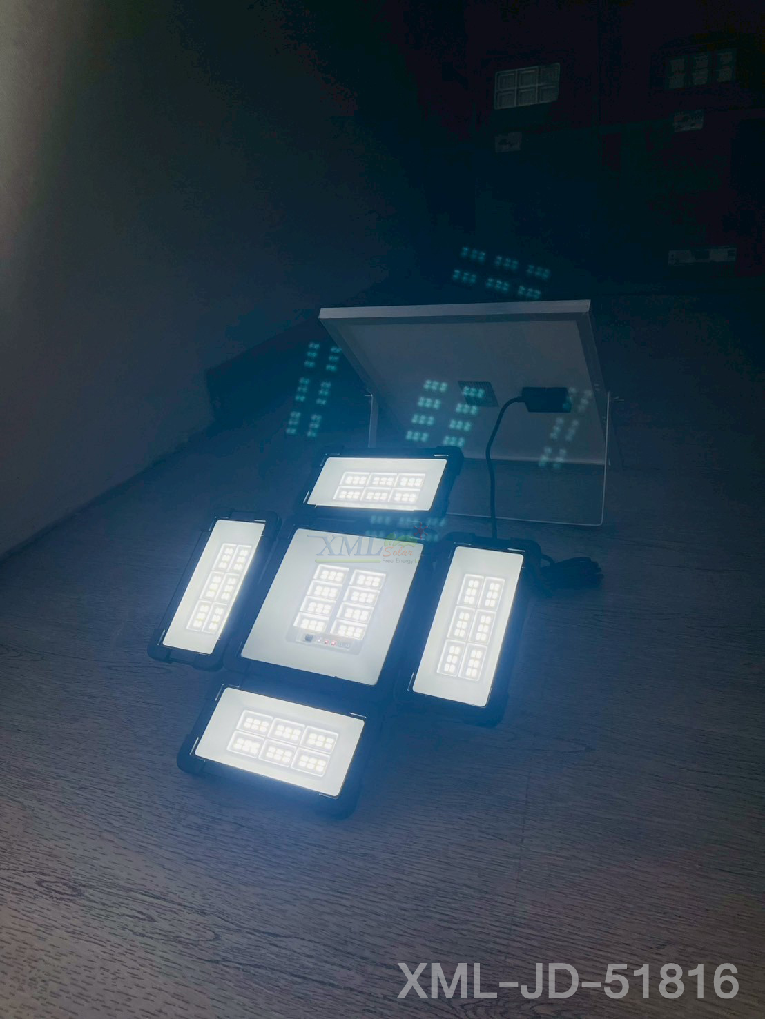 โคมไฟผนังโซล่าเซลล์ 192 LED / 324 LED รุ่น JD JINDIAN (แสง : ขาว)