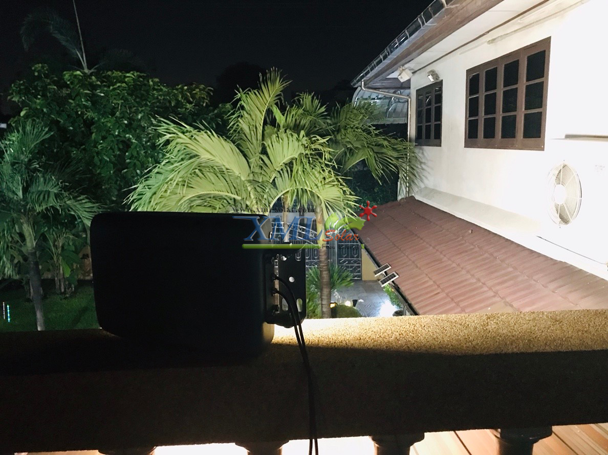 ไฟสปอตไลท์โซล่าเซลล์ 2200 Lumens. ไซต์เล็ก (เเสง : เหลืองวอมไวท์)