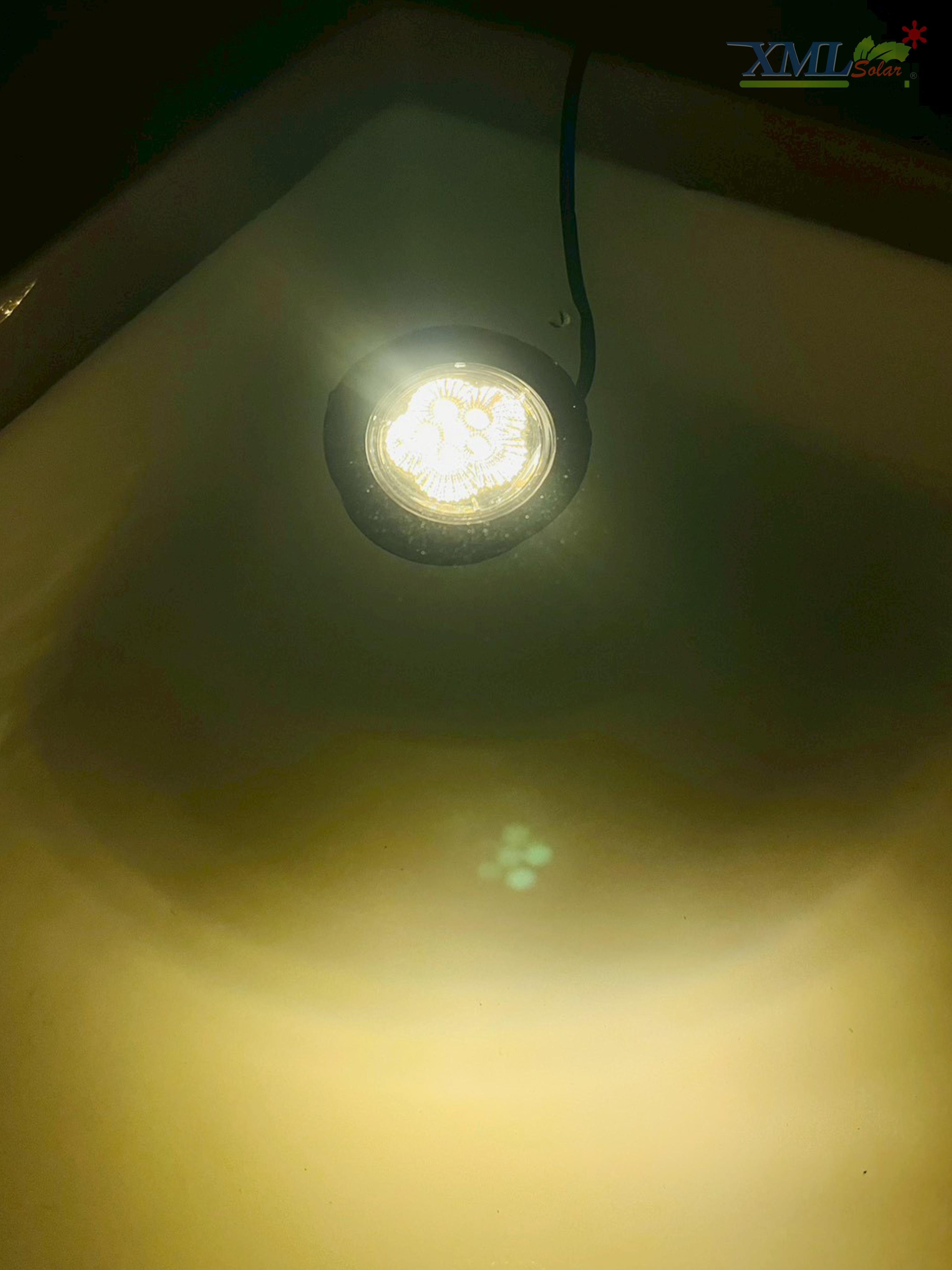 ไฟโซล่าเซลล์ส่องใต้น้ำ 6 LED รุ่น 1 หัว XML-F07