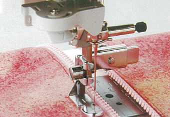 ตีนผีติดซิปปรับได้และเย็บผ้ากุ๊น