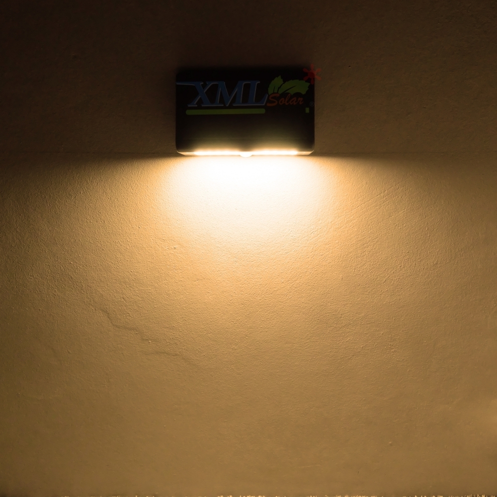 โคมไฟโซล่าเซลล์ ติดผนัง ทรงสามเหลี่ยม 38 SMD LED (เเสง : เหลืองวอมไวท์) 1 แถม 1