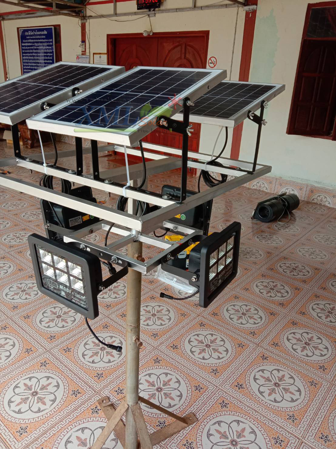 ไฟสปอตไลท์โซล่าเซลล์ 80 W. รุ่น Modi x XML (เเสง : ขาว) (1 เเถม 1)