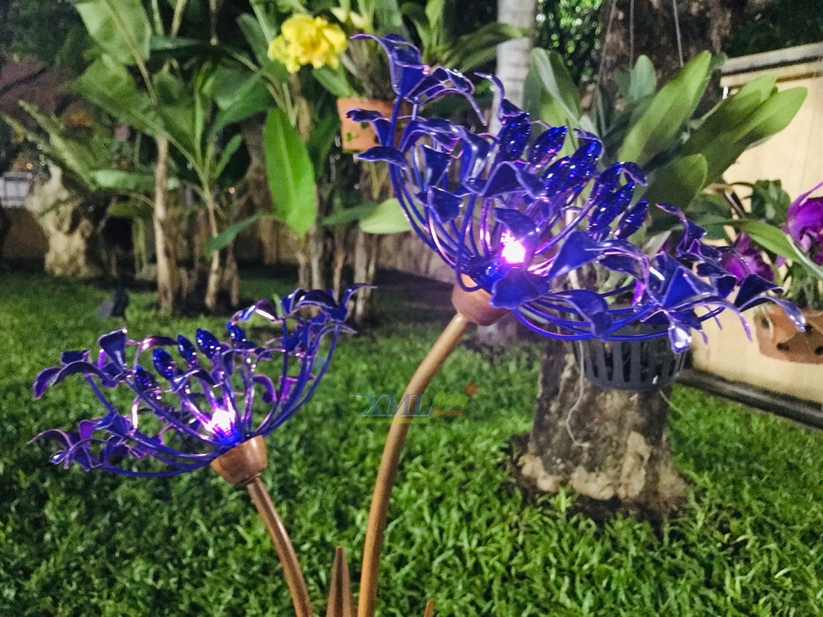 ไฟปักสนามโซล่าเซลล์ 2 LED ทรง ดอกไม้ม่วง (เเสง : ขาว )