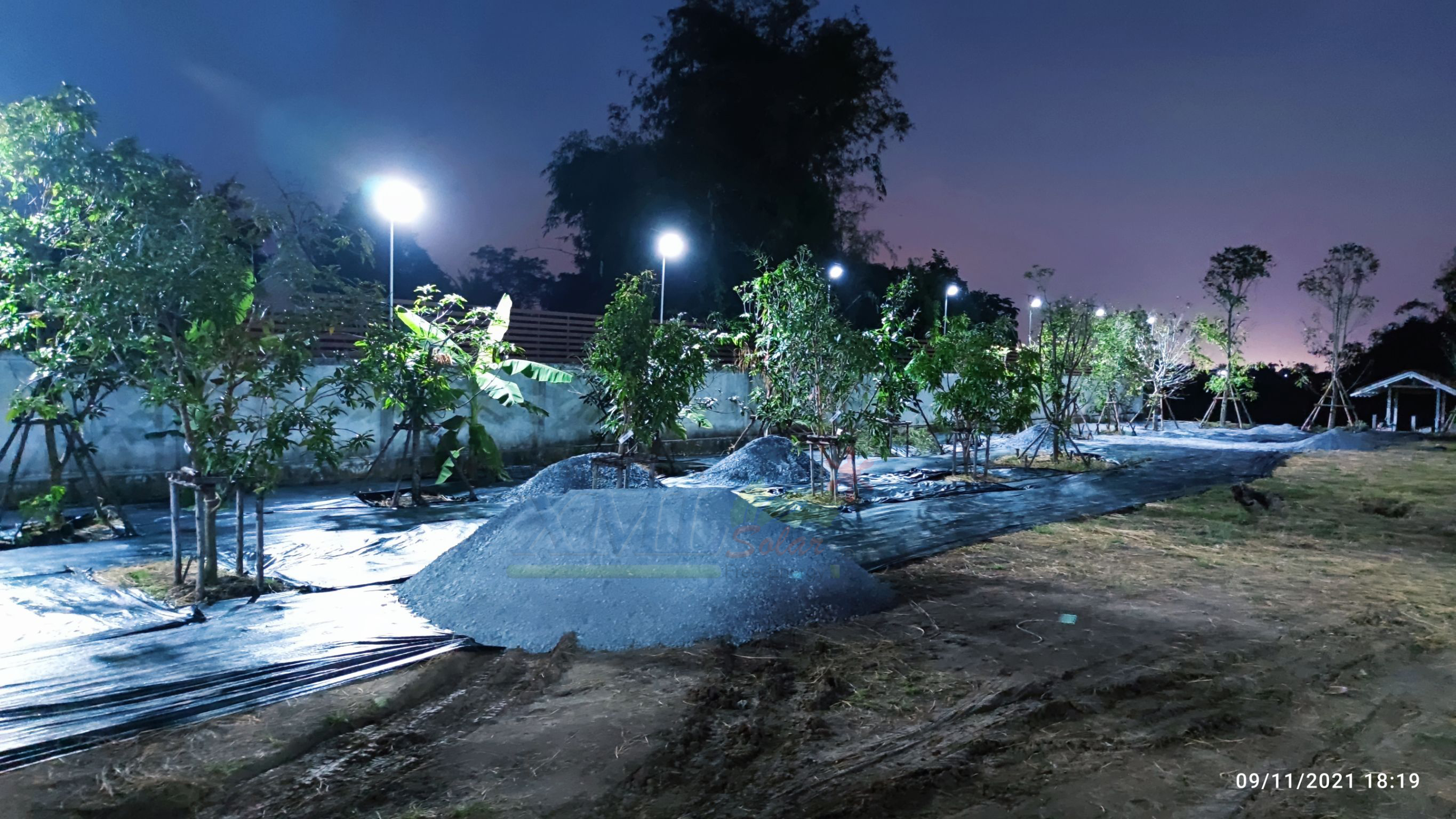 ไฟสปอตไลท์โซล่าเซลล์ 300 W. รุ่น Modi x XML ไซต์ใหญ่ (เเสง : ขาว)