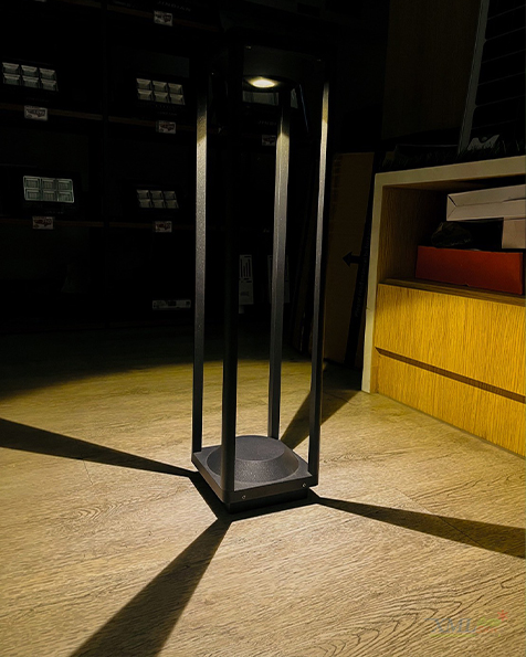 โคมไฟตั้งพื้นโซล่าเซลล์ สไตล์โมเดิร์น (อะลูมิเนียม) 60 CM (แสง:เหลืองวอมไวท์)