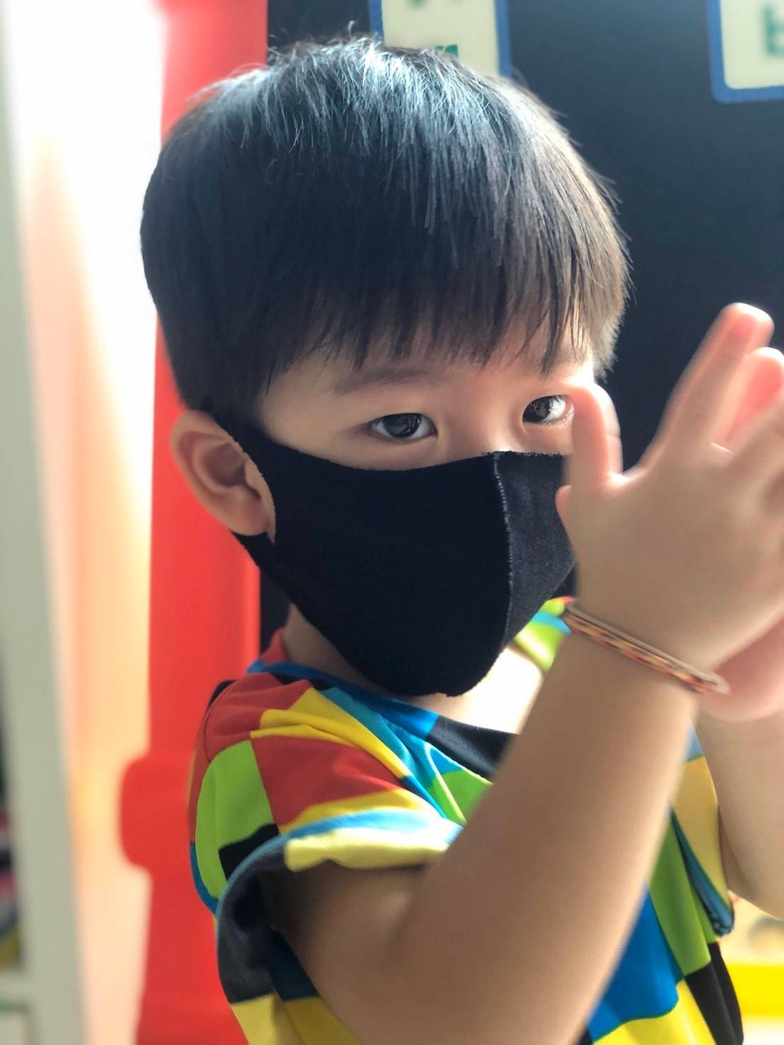 หน้ากาก 3D ไซส์ เด็ก 3-11 ขวบ กันน้ำและ มลภาวะ ใส่สบาย เด็กไม่อึดอัด (ผ่านการทดสอบกันน้ำ) ราคา 29 บาท 4 ชิ้น 100 บาท 1 โหล 200 บาท
