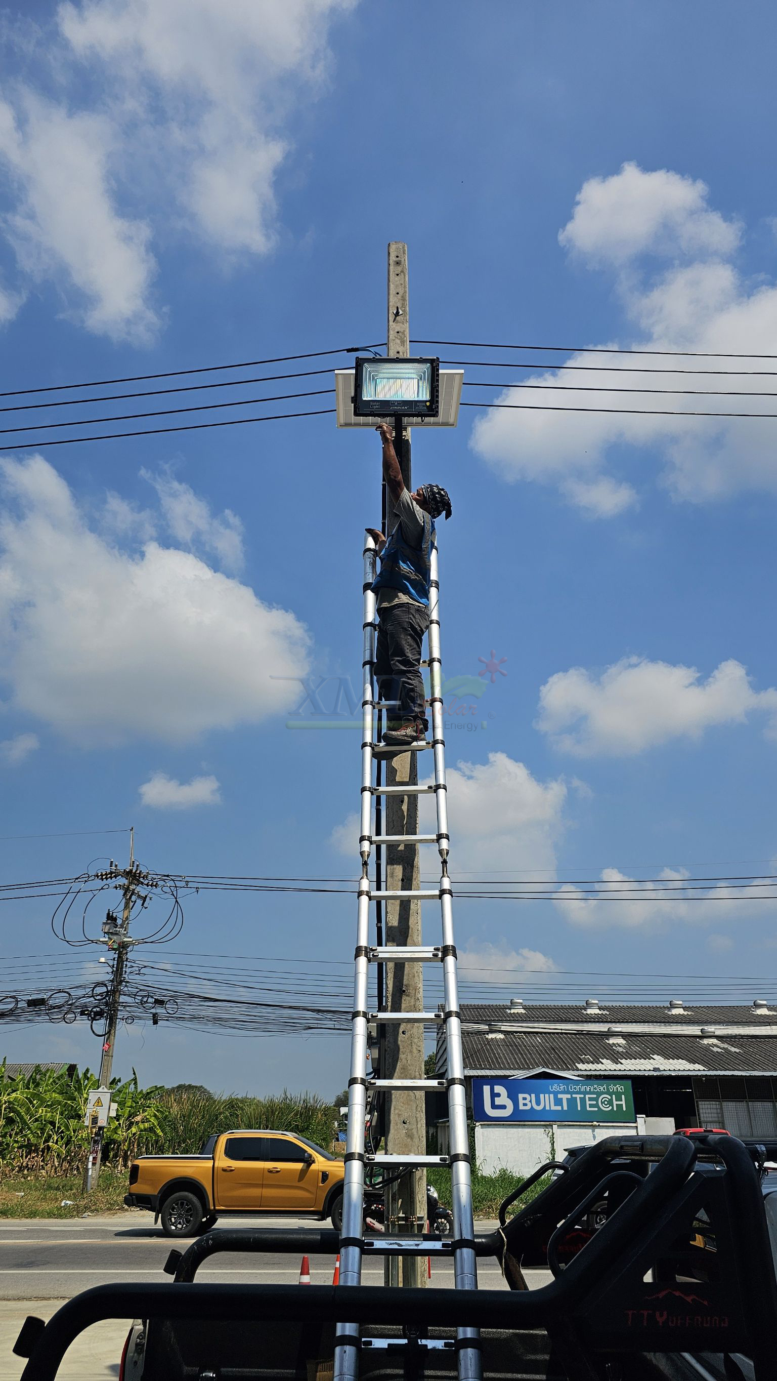 สปอร์ตไลท์โซล่าเซลล์ 500 W. รุ่นใหม่ JD8500L (แสง : ขาว)