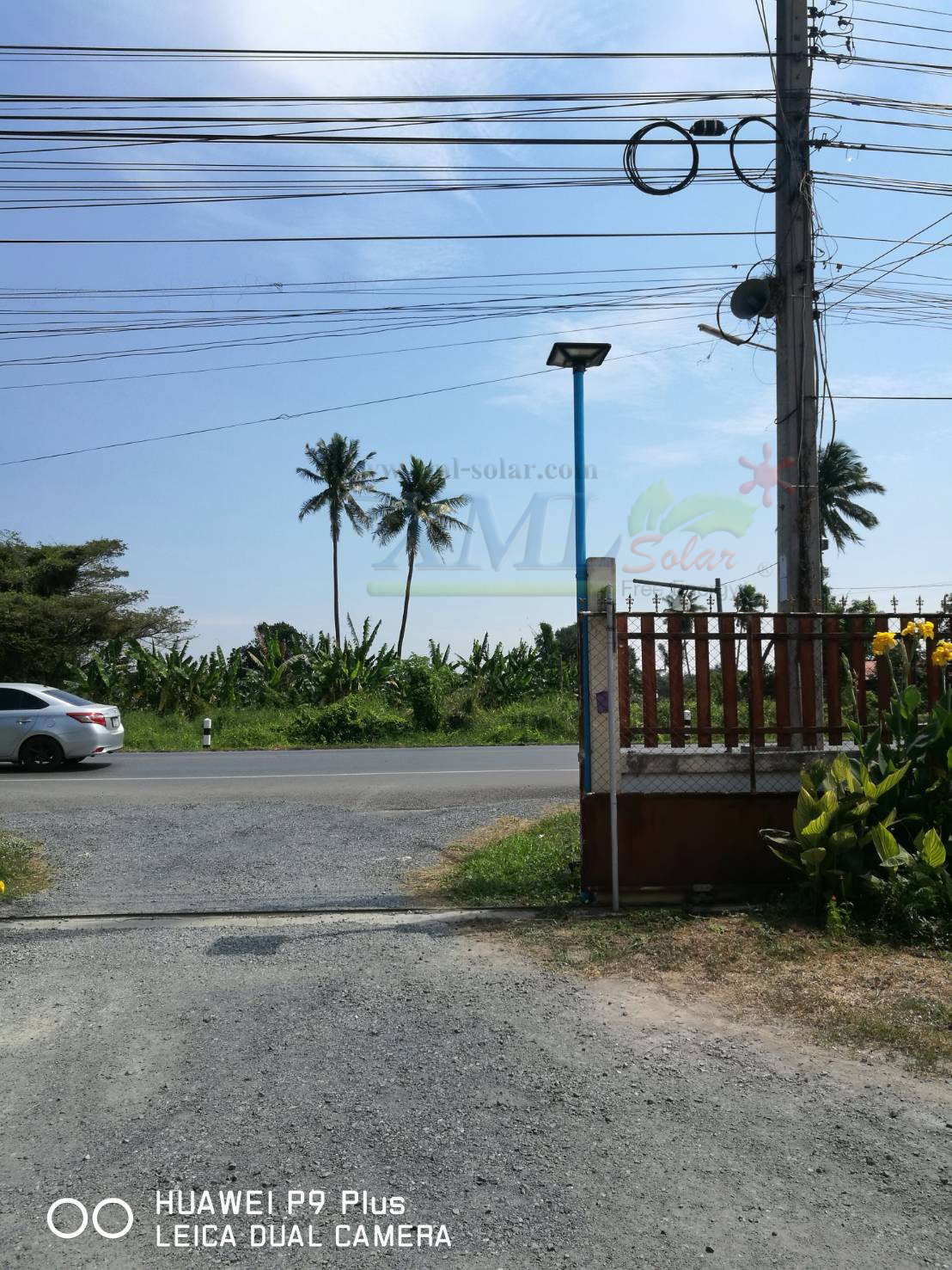 ชุดเสาพร้อมโคม SET B (โคมไฟโซล่าเซลล์ UFO SLT28-300W + เสาเหล็กดำสูง 2.82 เมตร)(แสงขาว)