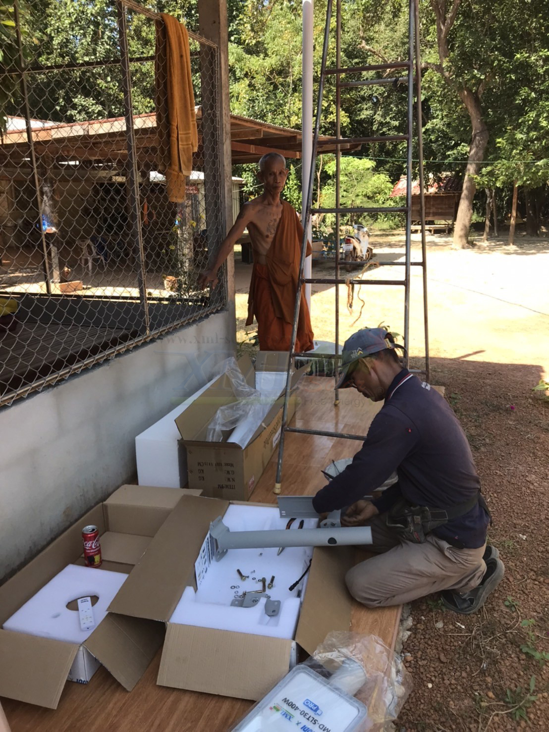 โคมไฟถนนโซล่าเซลล์ 400W รุ่น MD-SLT30-400W (แสง : ขาว)