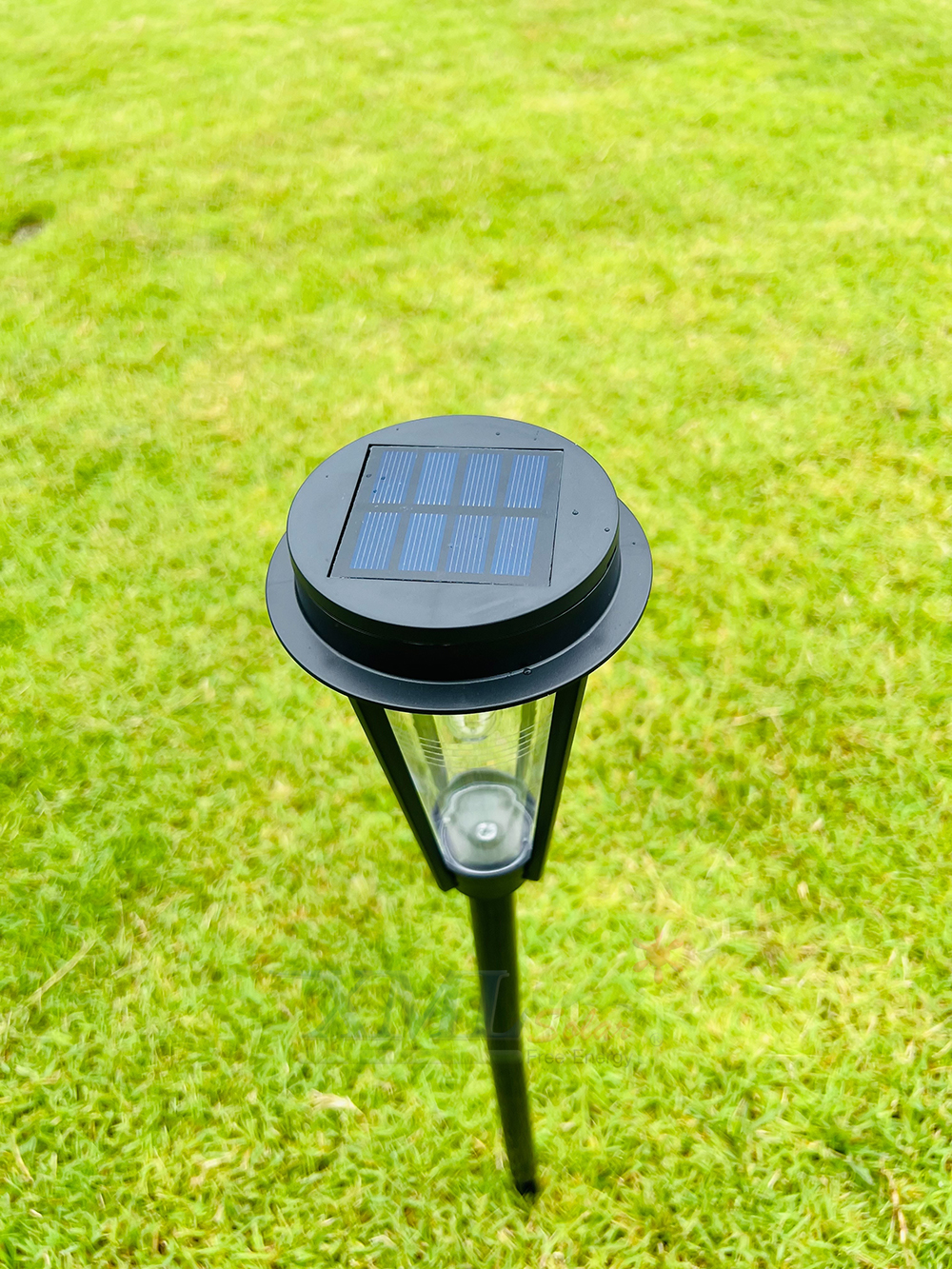 โคมไฟปักสนามโซล่าเซลล์ รุ่น MD-SOLAR-H1010 (แสง : เหลืองวอมไวท์)