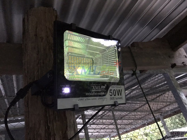 ไฟสปอตไลท์โซล่าเซลล์ 50 Watt กล่องสีน้ำตาล (เปิดได้ 3 แสง)