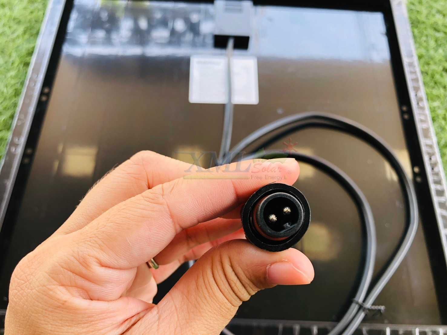 ไฟสปอตไลท์โซล่าเซลล์ 300 W รุ่น MD-PT11 (เเสง : ขาว)