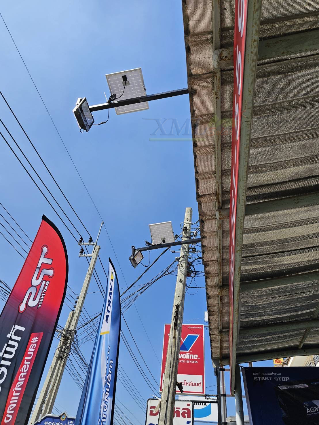 ไฟสปอตไลท์โซล่าเซลล์ 100 Watt กล่องสีน้ำตาล (เปิดได้ 3 แสง)