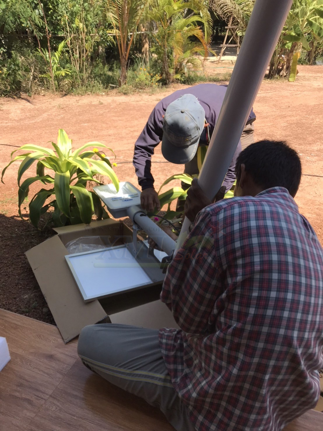 โคมไฟถนนโซล่าเซลล์ 400W รุ่น MD-SLT30-400W (แสง : ขาว)