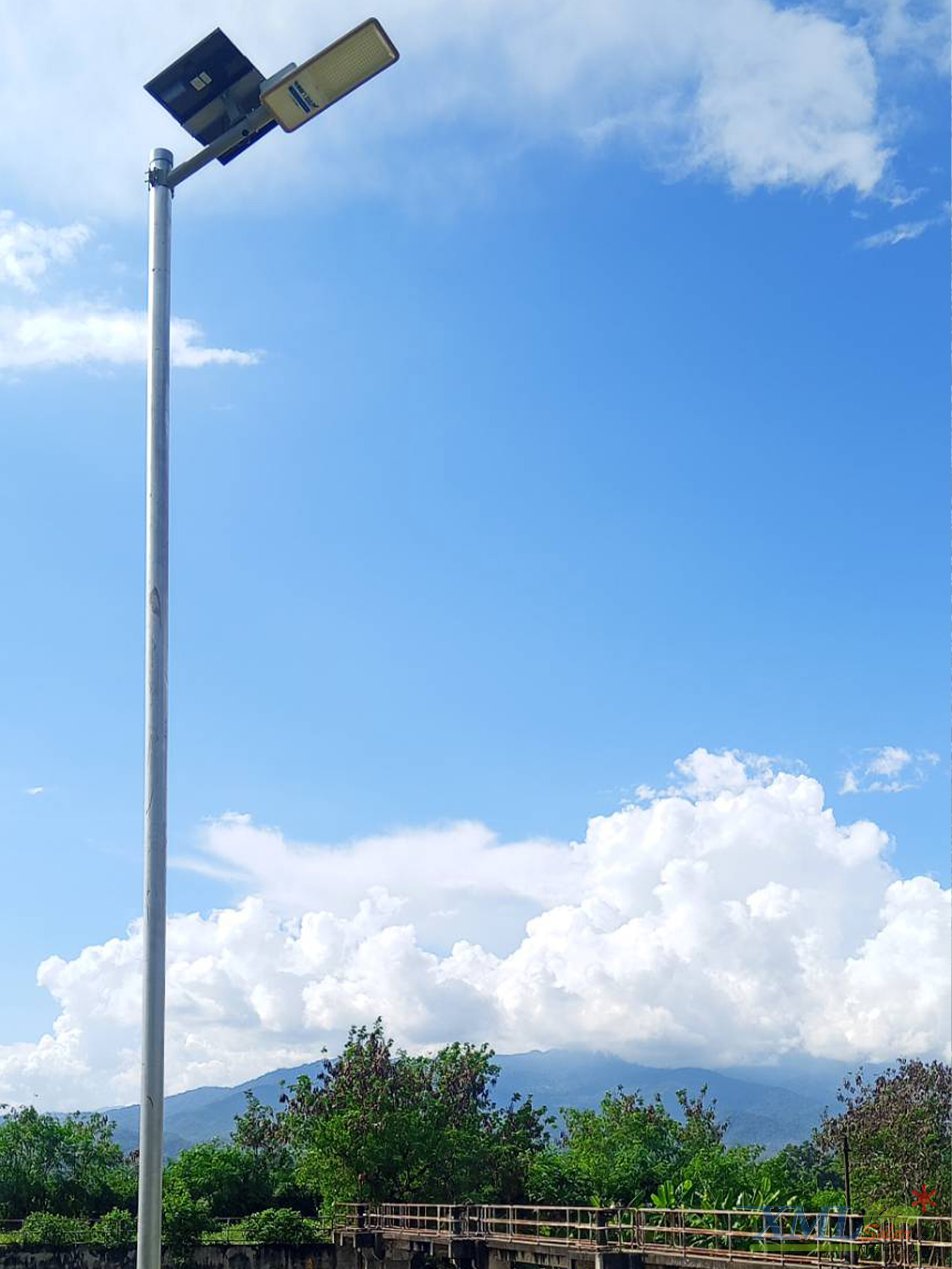 โคมไฟถนนโซล่าเซลล์ 600W รุ่น MD-SLT30-600W (แสง : ขาว)