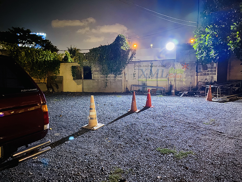 สปอร์ตไลท์โซล่าเซลล์ 100 W. รุ่นใหม่ JD8800L (แสง : ขาว)