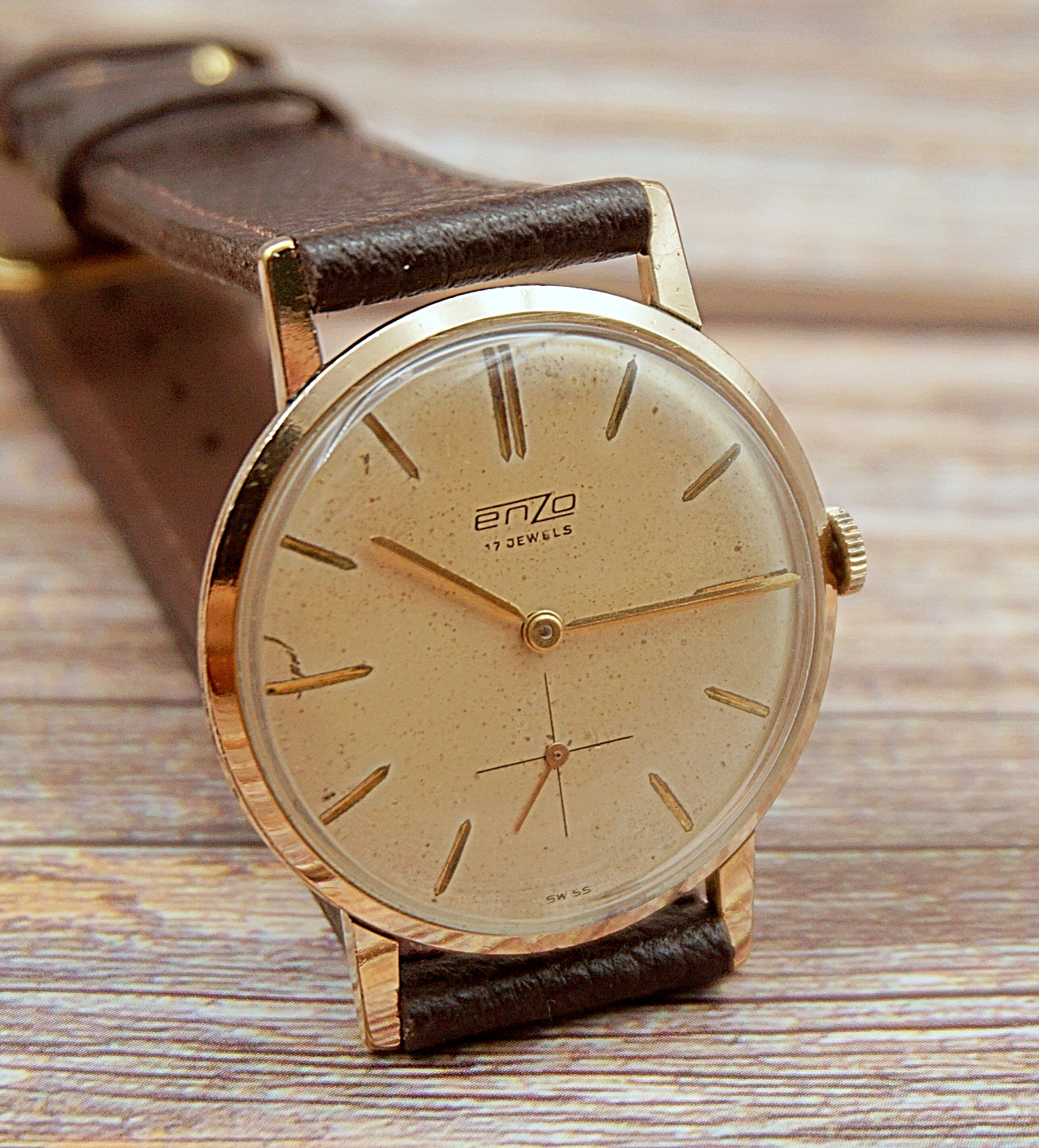 นาฬิกาเก่า ENZO ไขลานสองเข็มครึ่ง