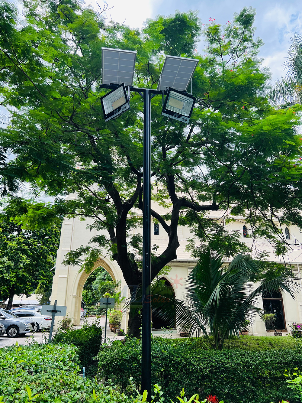 ไฟสปอตไลท์โซล่าเซลล์ 200 Watt กล่องสีน้ำตาล (เปิดได้ 3 แสง)