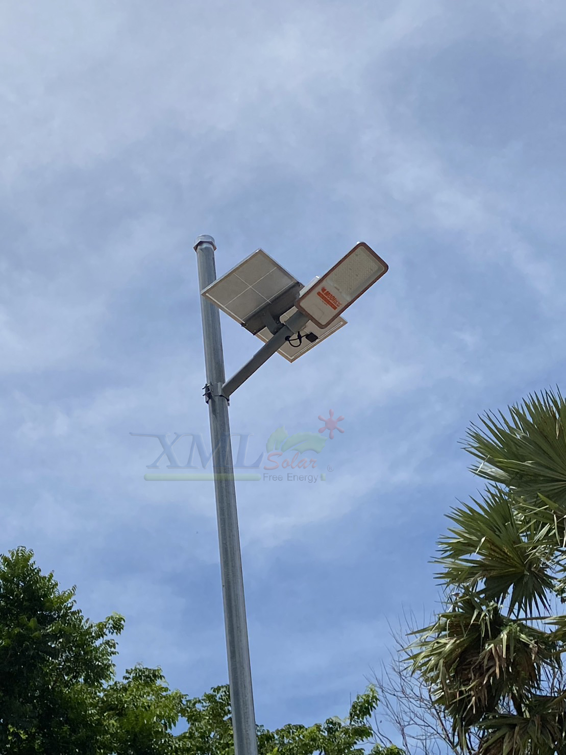 โคมไฟถนนโซล่าเซลล์ 400W รุ่น MD-SLT30-400W (แสง : ขาว)