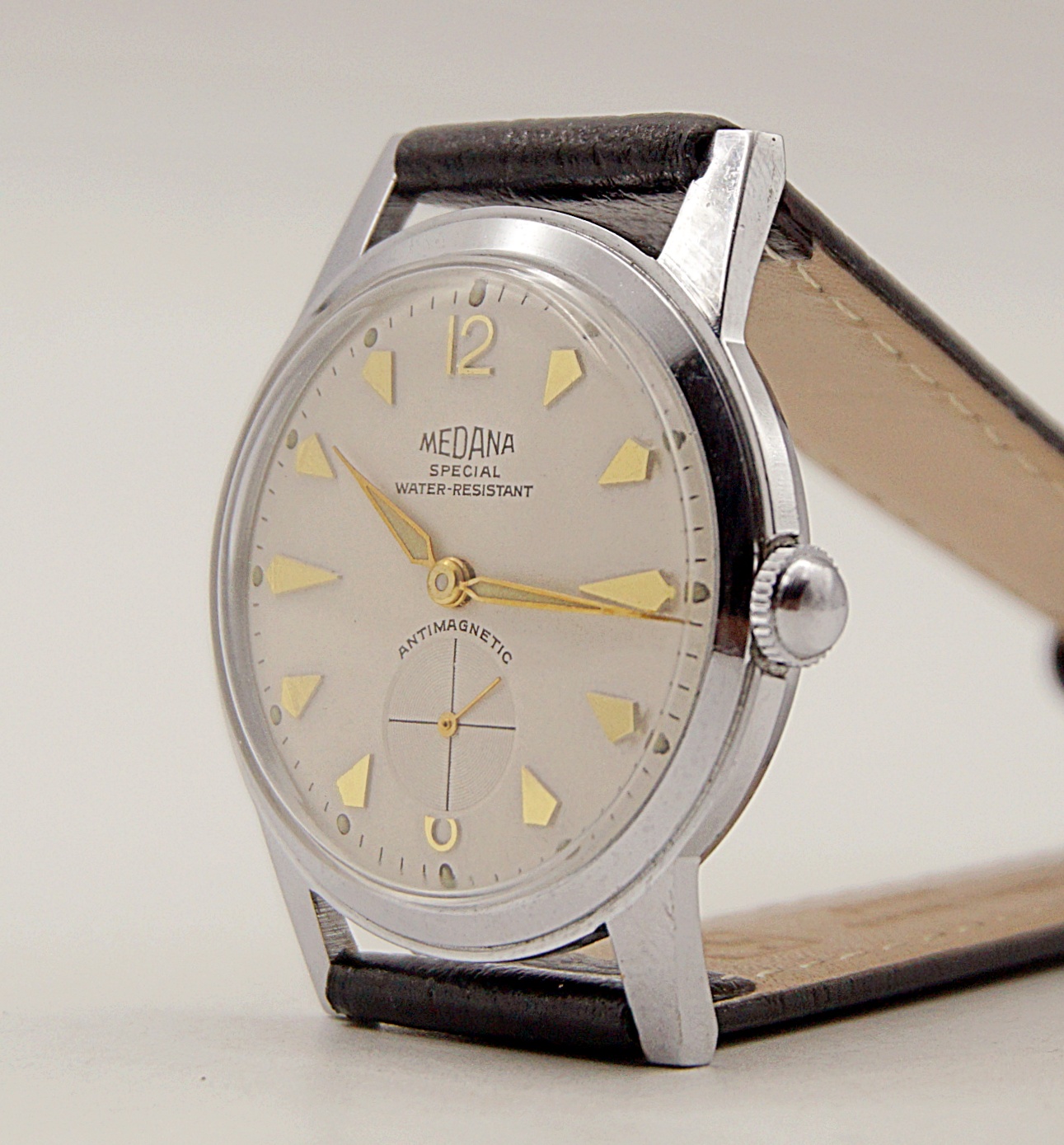 นาฬิกาเก่า MEDANA ไขลานสองเข็มครึ่ง