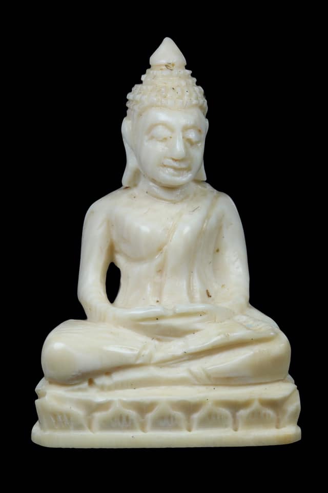 พระพุทธ เนื้องา