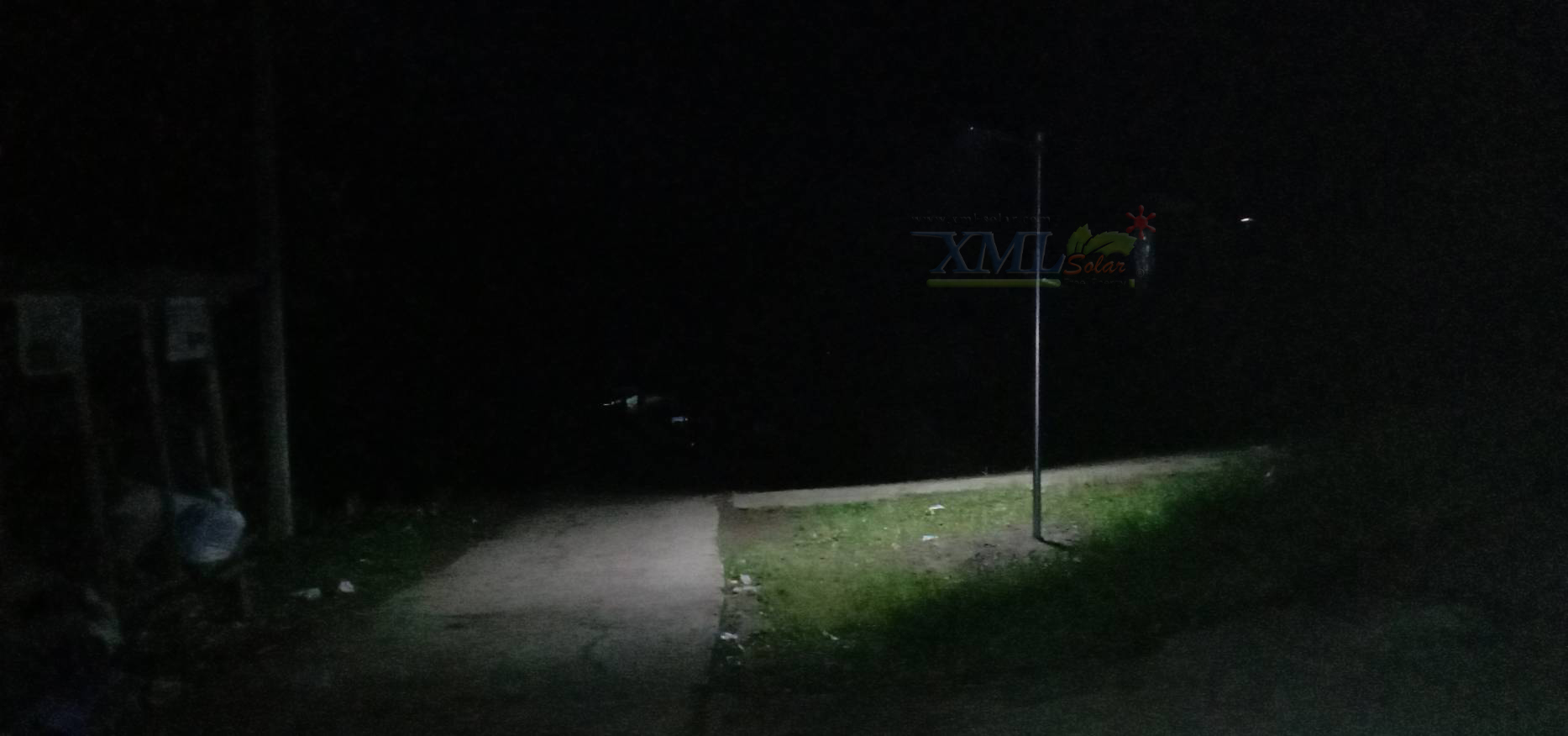 โคมไฟถนนโซล่าเซลล์ XML-Solar 200W (แสง : ขาว)(สว่างค้าง)