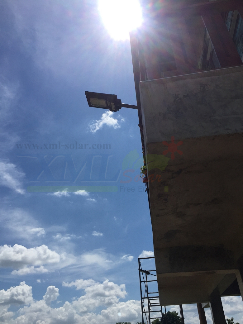 ไฟถนนโซล่าเซลล์ รุ่น MD-SLT27-30W (ขาเหล็ก)(ระบบสว่างค้าง) ของแท้ แบรนด์ MODI XMLSOLAR