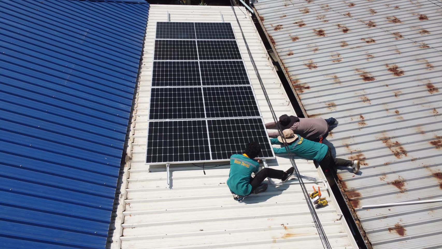 ระบบโซล่าเซลล์ติดหลังคา Enphase Solar Rooftop ขนาด 100.40 KW (ON-GRID) 3 Phase พร้อมติดตั้ง