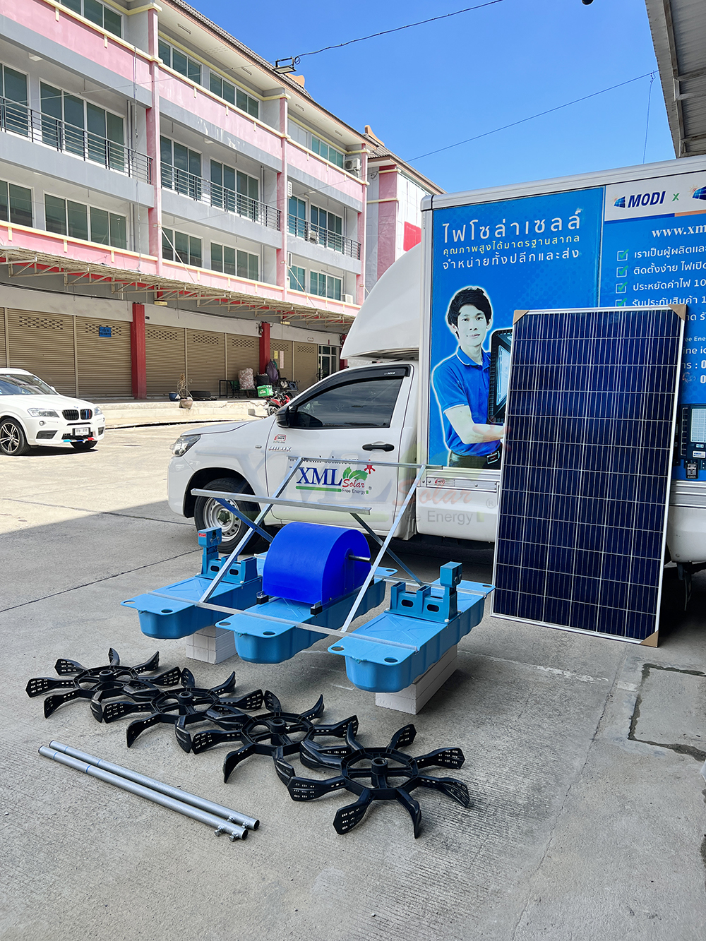 กังหันตีน้ำโซล่าเซลล์ รุ่นช้างน้อย 4 ใบพัด 3 ทุ่น