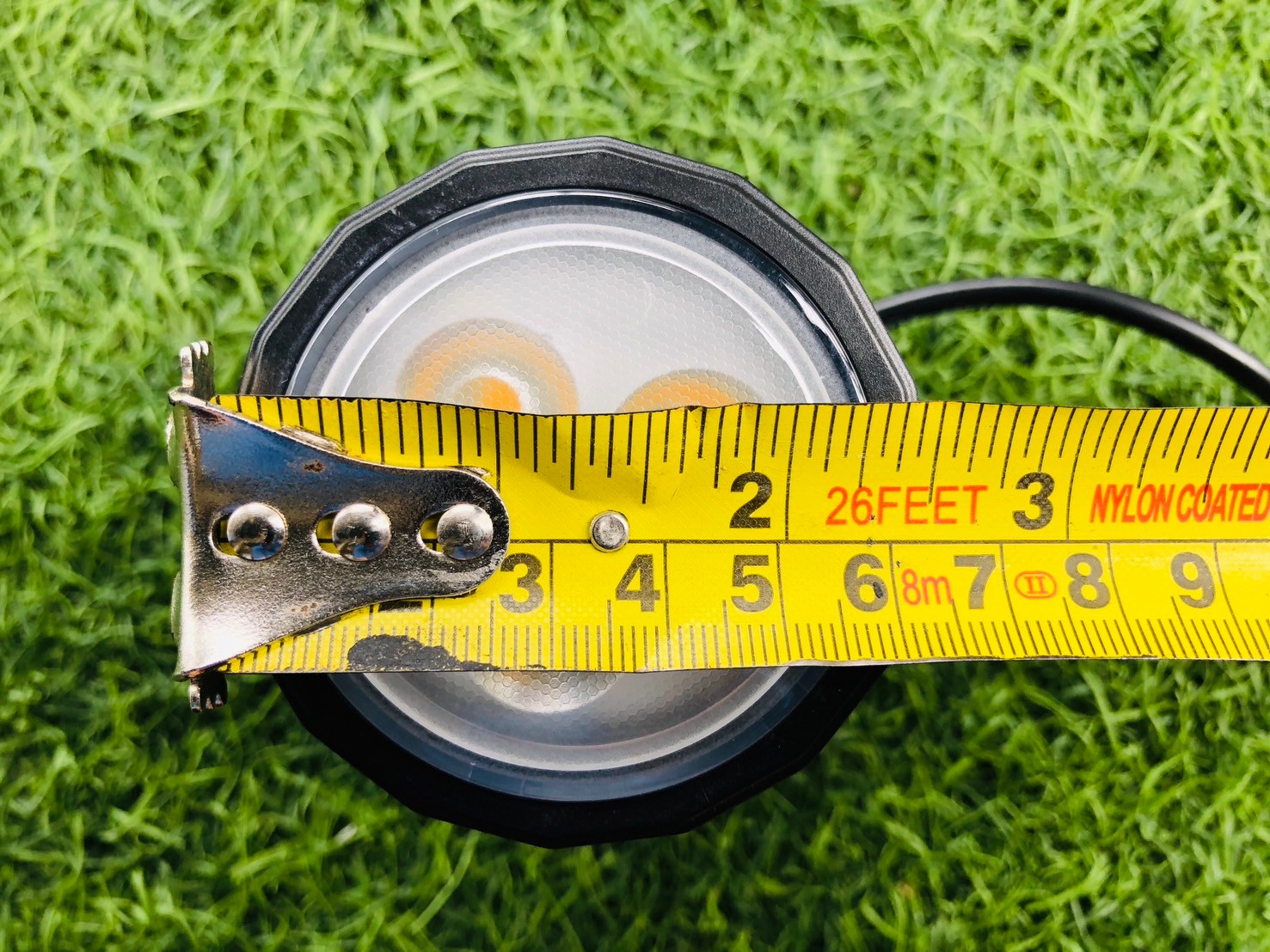 สปอร์ตไลท์ปักสนามโซล่าเซลล์ DC-16 รุ่น 2 หัว สาย 3 เมตร (แสง : เหลืองวอมไวท์)