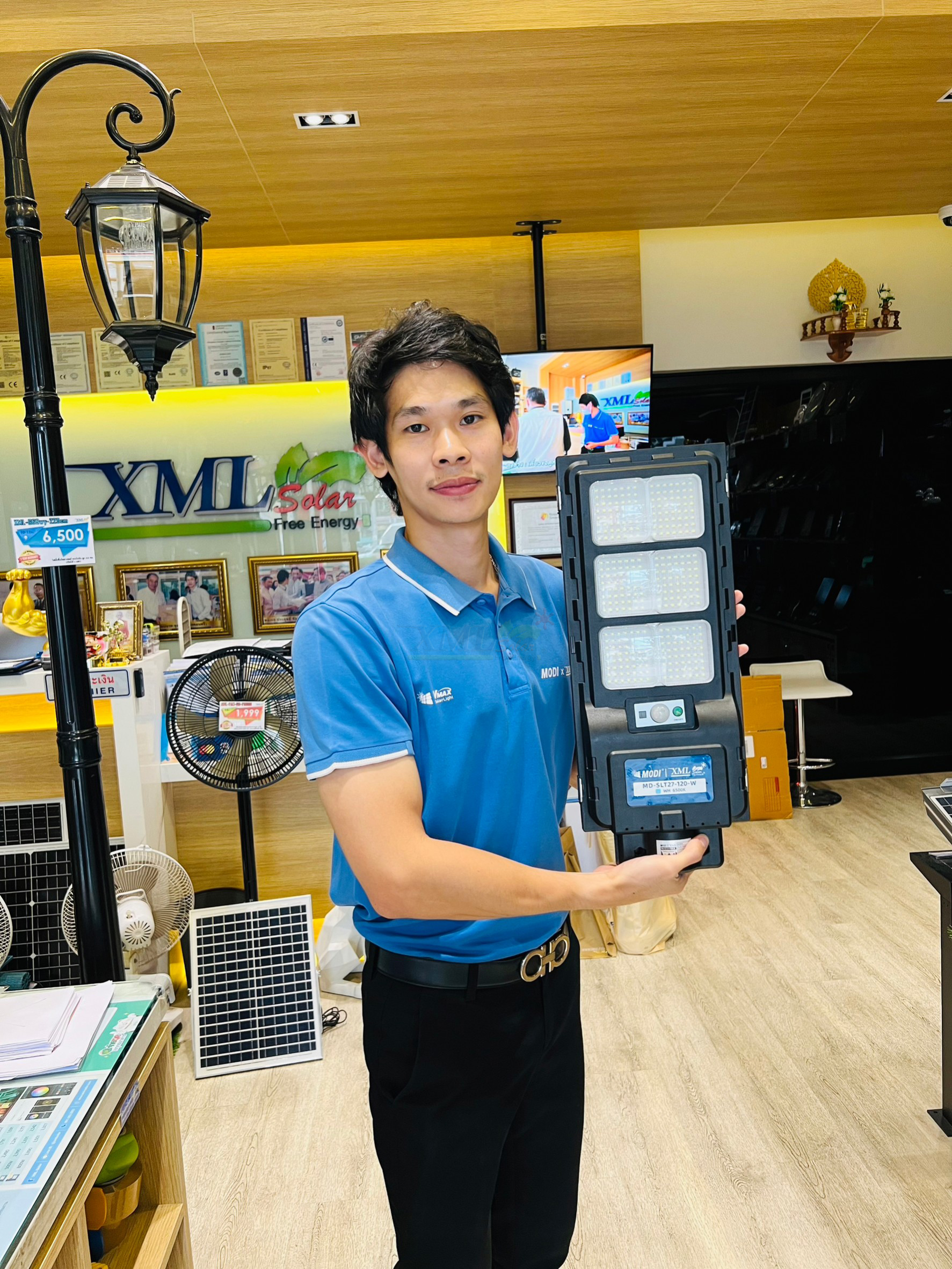 โคมไฟถนนโซล่าเซลล์ รุ่น MD-SLT27 (แสง : ขาว)(ระบบสว่างค้าง) (120w / 240w)