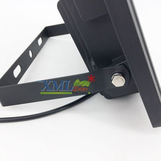 สปอร์ตไลท์โซล่าเซลล์ 25 W.รุ่นใหม่ JD8825L (แสง : เหลืองวอมไวท์)
