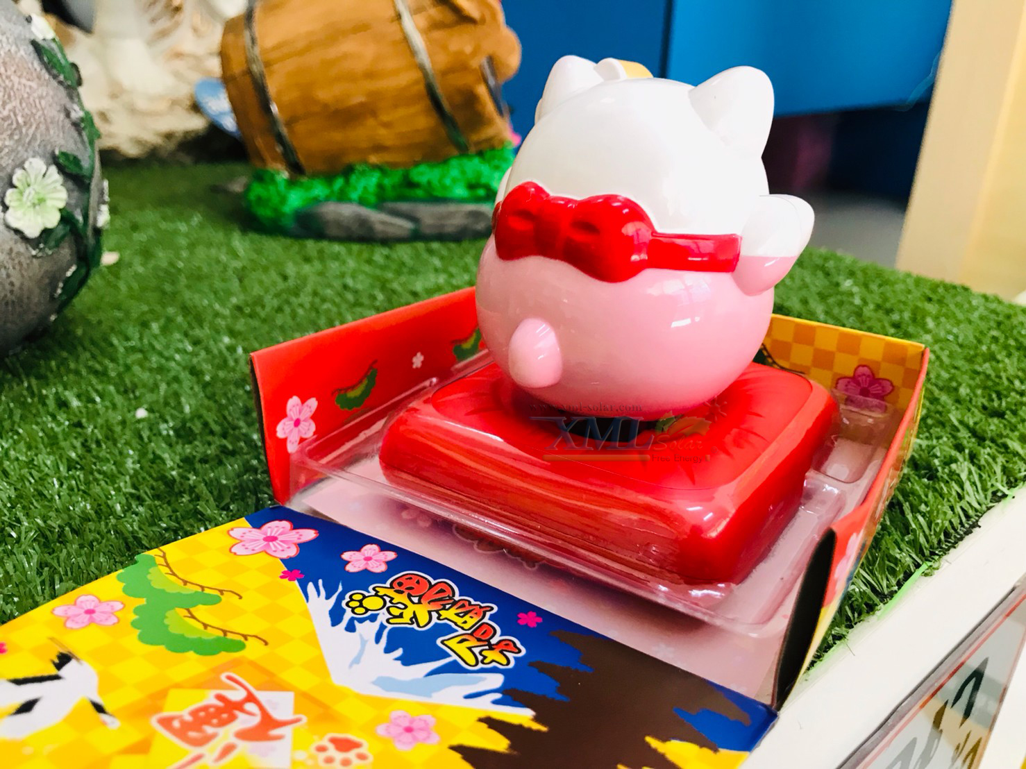 แมวญี่ปุ่น เรียกโชคลาภ ดุ๊กดิ๊กโซล่าเซลล์ (ลายซากุระ)