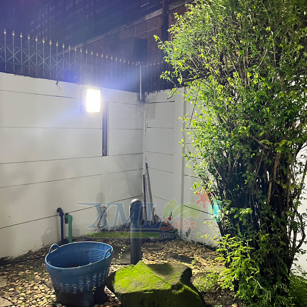 ไฟสปอตไลท์โซล่าเซลล์ 300 Watt กล่องสีน้ำตาล (เปิดได้ 3 แสง)