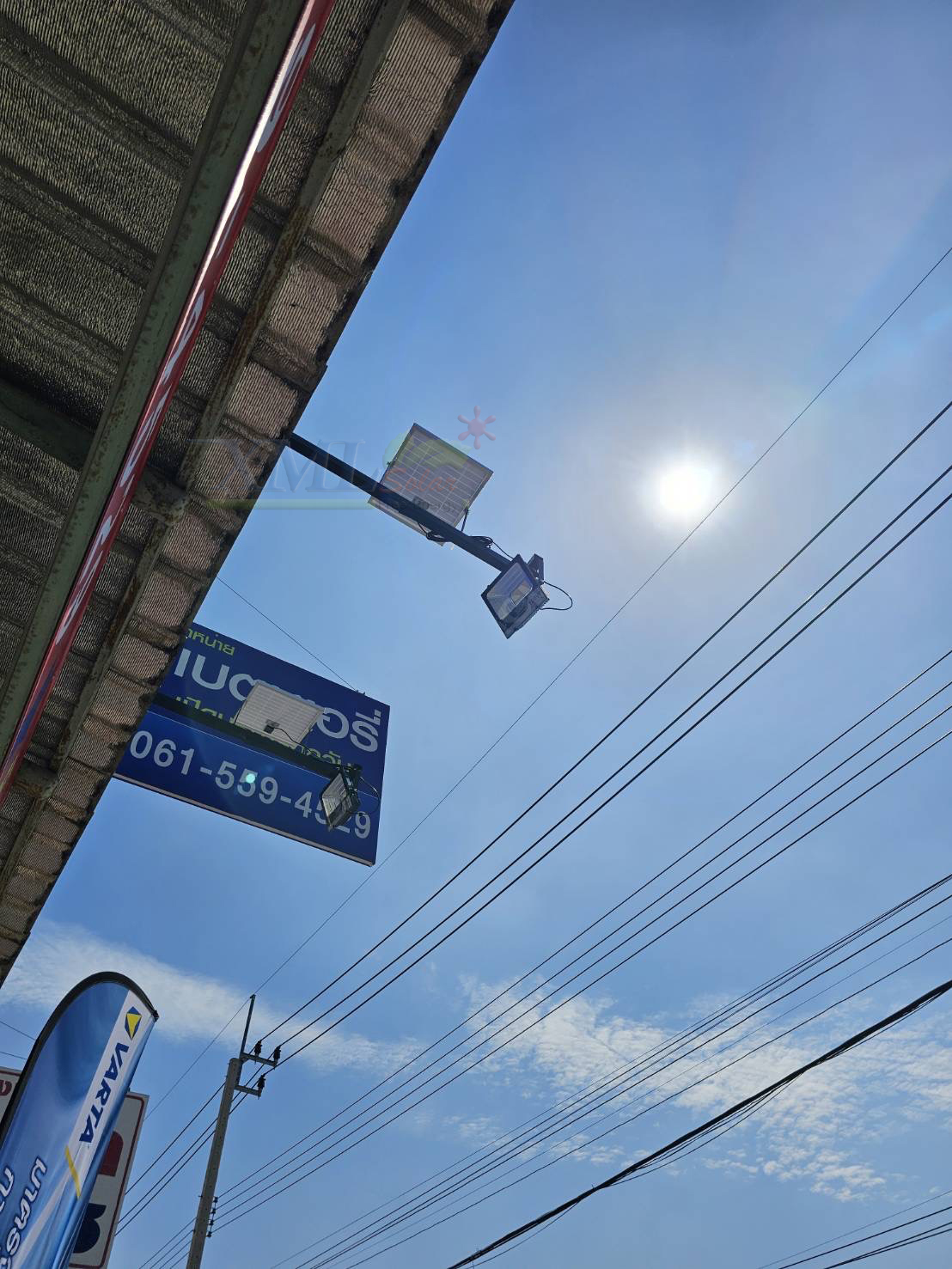 ไฟสปอตไลท์โซล่าเซลล์ 100 Watt กล่องสีน้ำตาล (เปิดได้ 3 แสง)