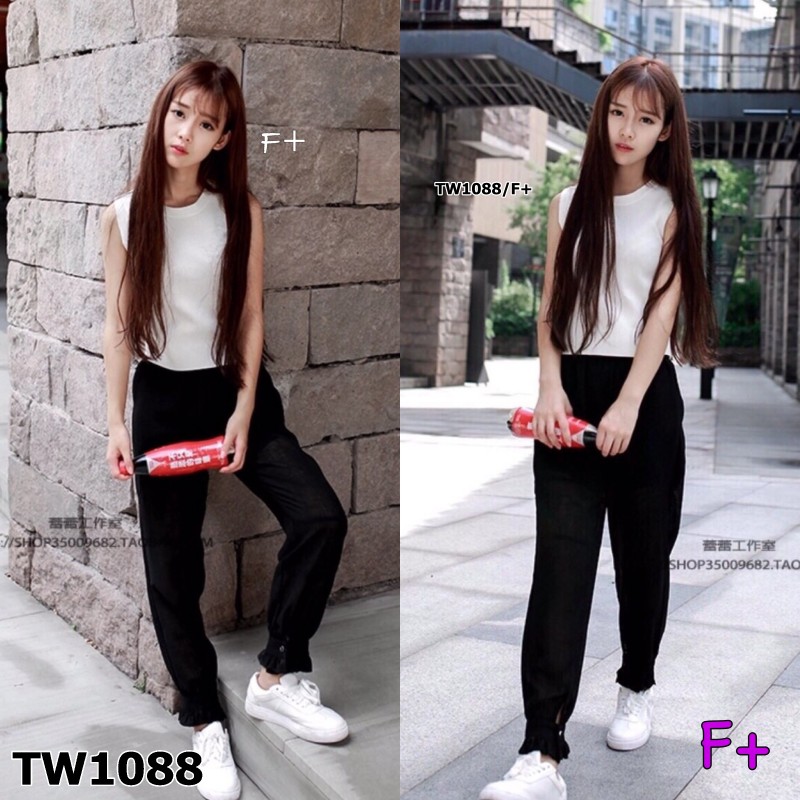 Set 2ชิ้น เสื้อยืดแขนกุด สีขาว มาพร้อมกับกางเกงขายาว ผ้าชีฟองเอวสม๊อค จั้มปลายขา เหมาะกับวันสบายๆ งานสวยค่ะ