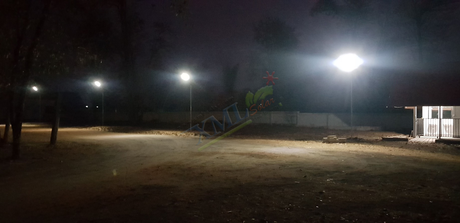 โคมไฟถนนโซล่าเซลล์ XML-Solar 200W (แสง : ขาว)(สว่างค้าง)