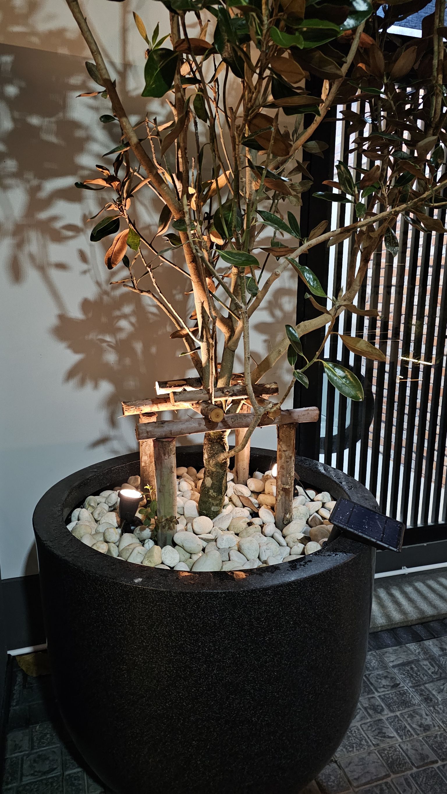 สปอร์ตไลท์ปักสนามโซล่าเซลล์ DC-16 รุ่น 2 หัว สาย 3 เมตร (แสง : เหลืองวอมไวท์)