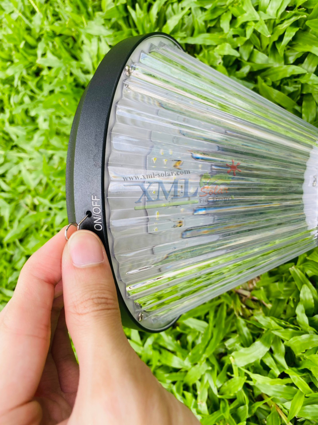 โคมไฟหัวเสาโซล่าเซลล์ ทรงกรวย (แสง : เหลืองวอมไวท์)