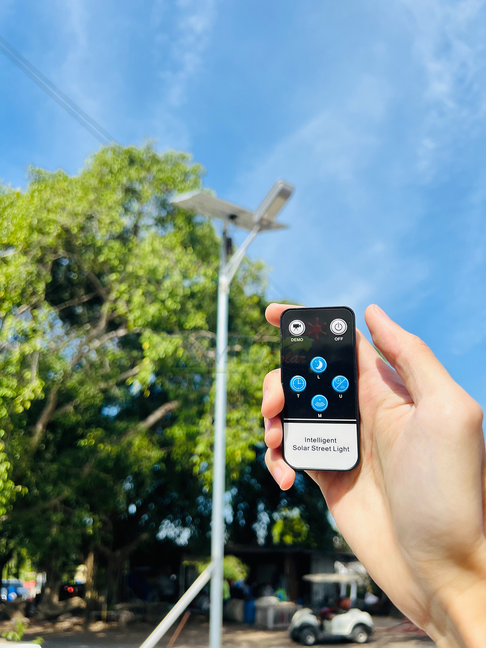 โคมไฟถนนโซล่าเซลล์ Series Y แผงเเยกโคมได้ (12800 Lumens + แผง 200 W) (แสง : ขาว)