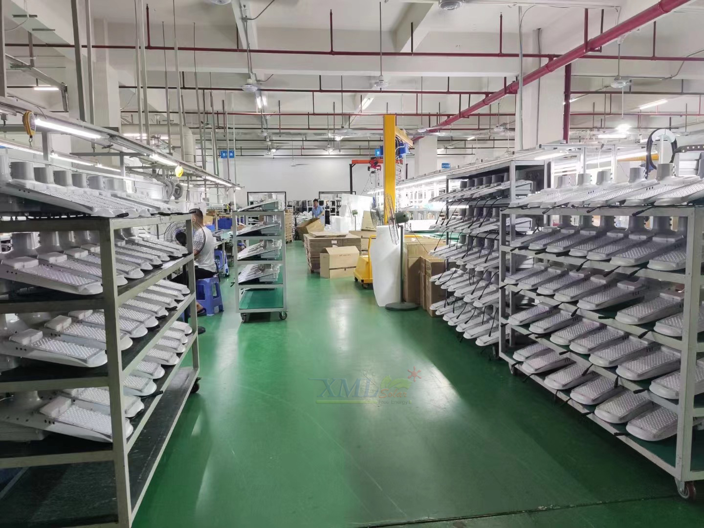 โคมไฟถนนโซล่าเซลล์อัจฉริยะ (รุ่น 9,000Lumens + แผง 100 W) (แสง : ขาว)